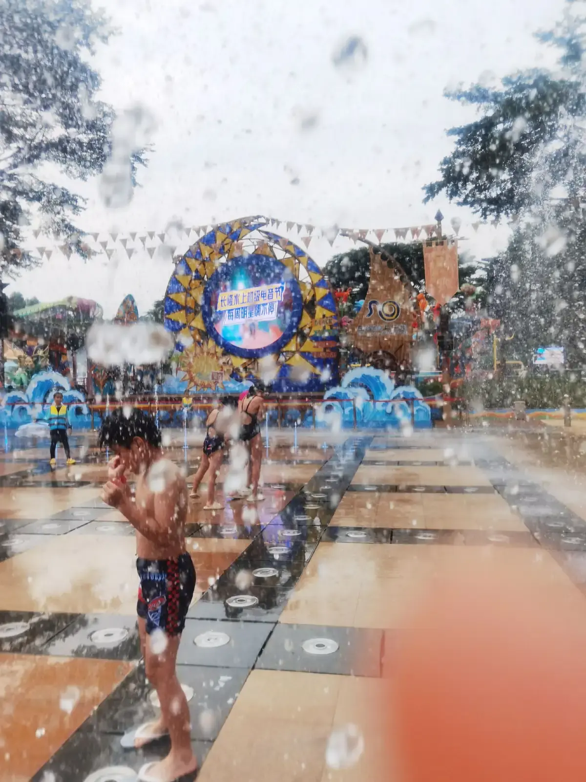 Moment from Chimelong Water Park