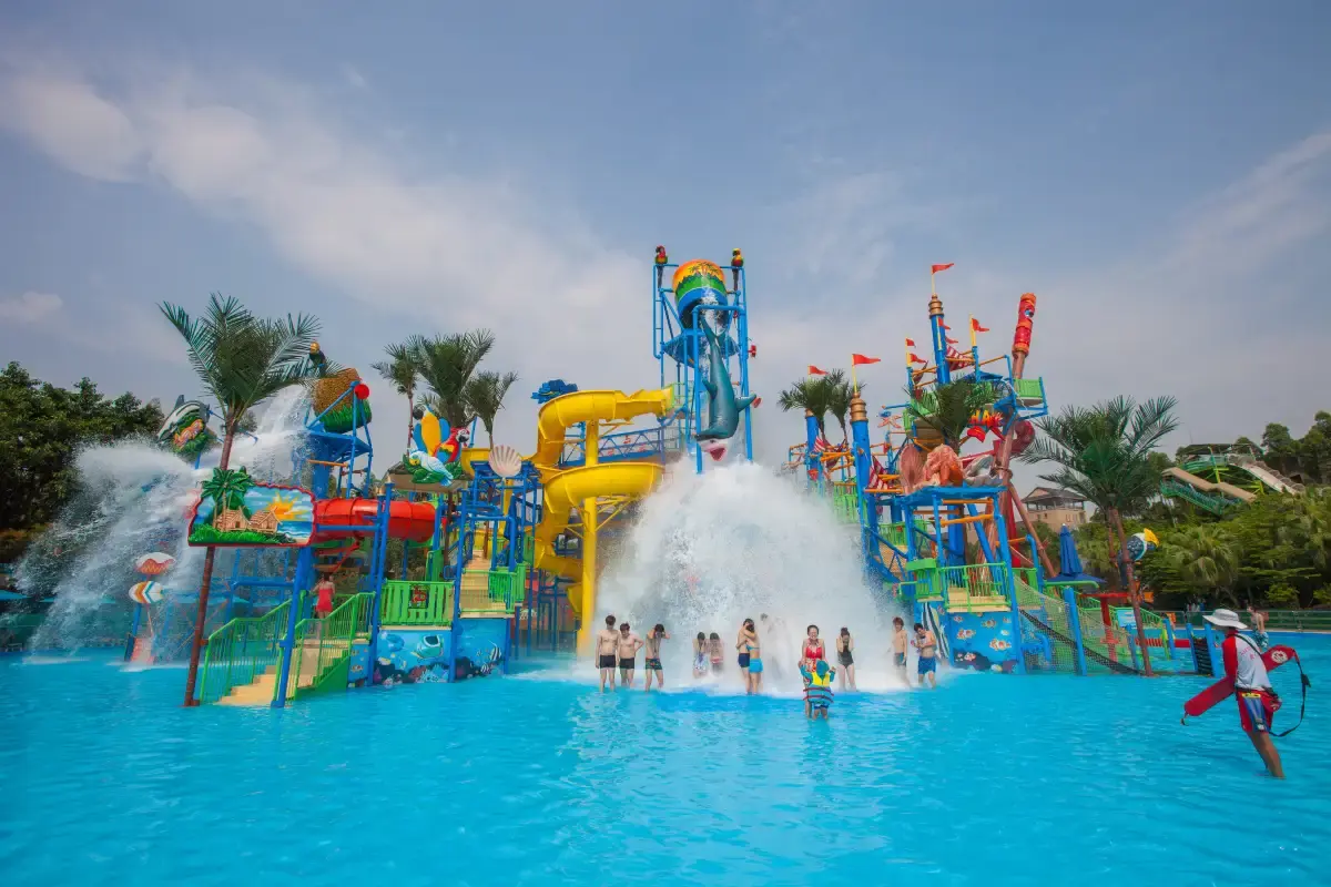 The wave pool and its beach at Chimelong Water Park