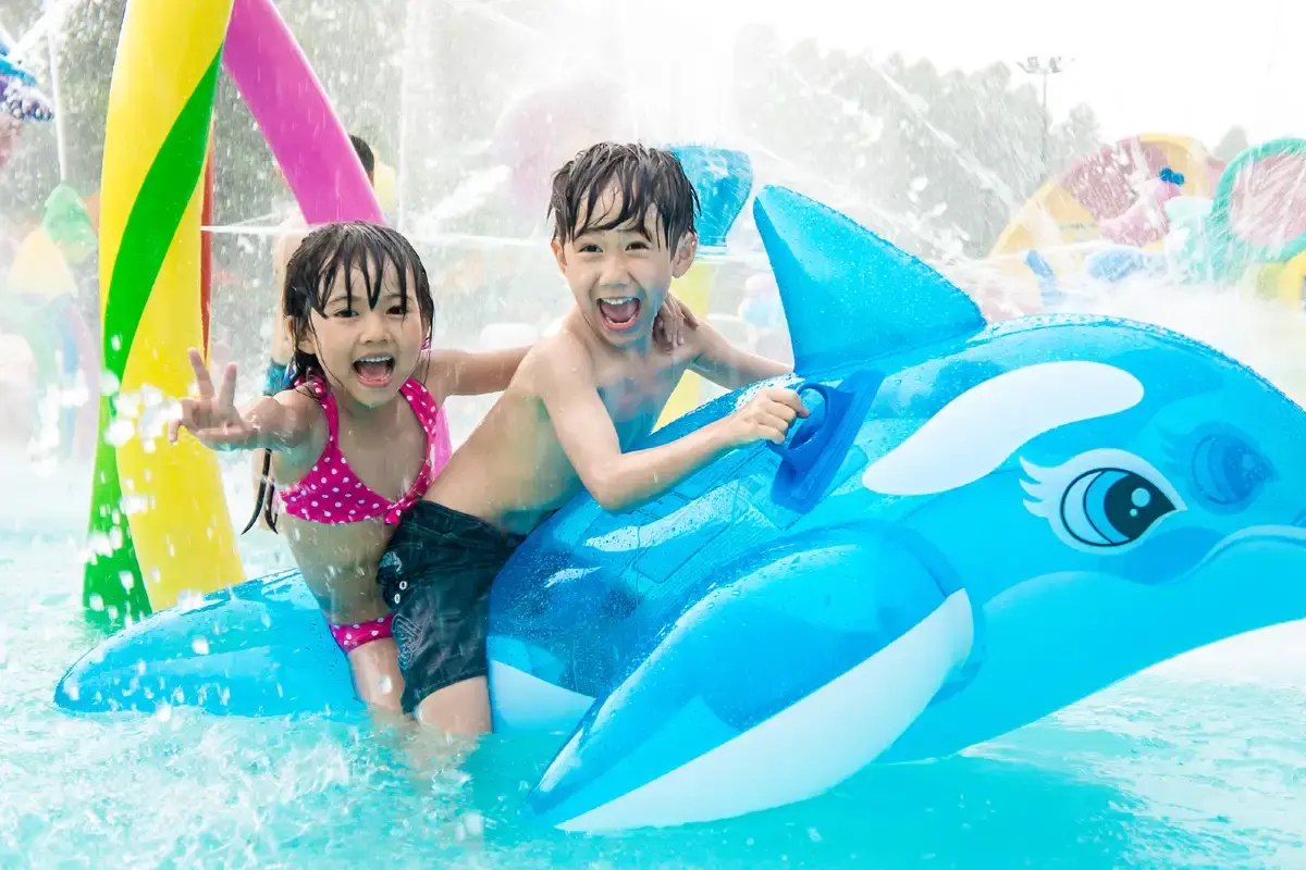 Shallow kids' cove with mini slides